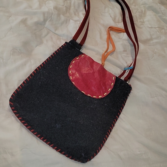 Handstiched wool and leather purse - Picture 2 of 10